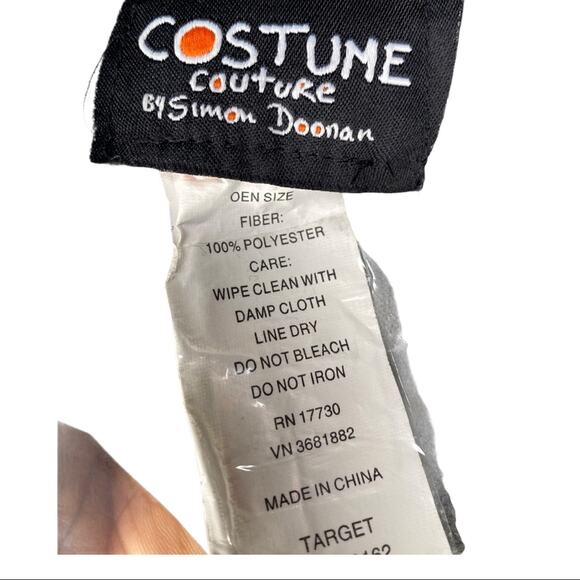 Vegas Dracula Halloween Cape - Picture 4 of 7